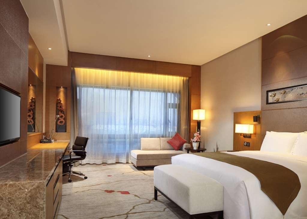 Doubletree By Hilton Jiaxing Hotel Room photo